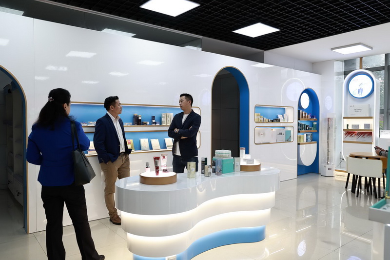 t&ugrave;y chỉnh mỹ phẩm