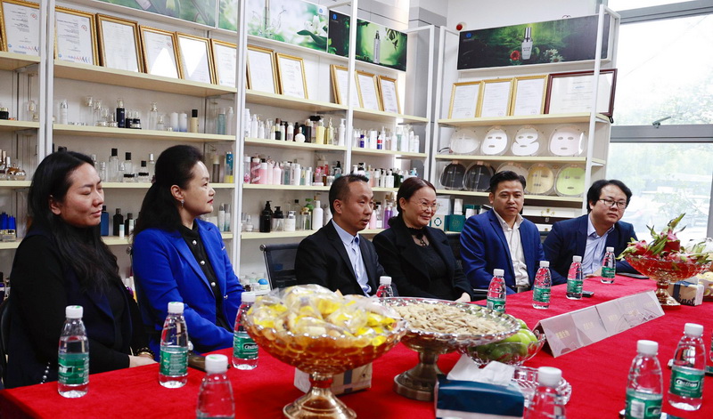 t&ugrave;y chỉnh mỹ phẩm