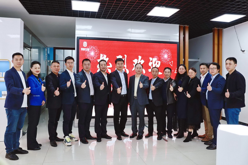 Chủ tịch Liu và phái đoàn của ông từ Phòng Thương mại Raoping đã đến thăm Tập đoàn Rheinland