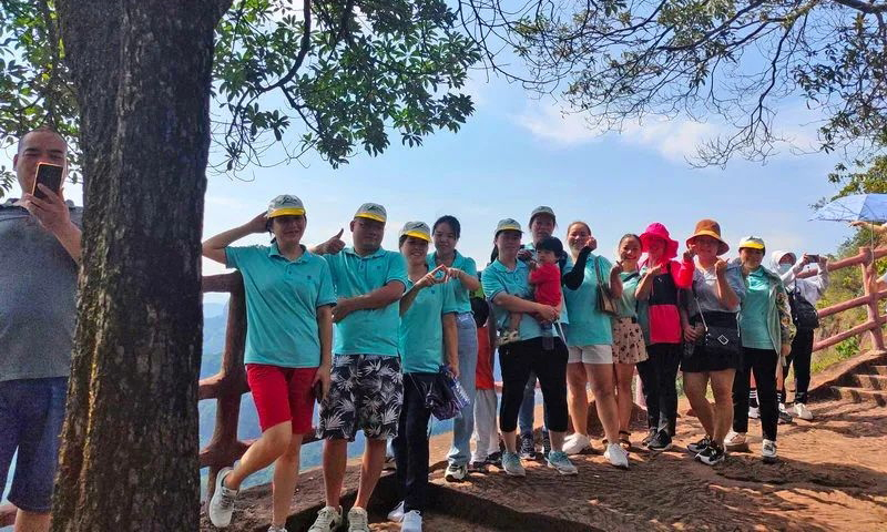 Rhine Cosmetics hoạt động xây dựng nhóm